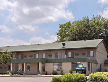 Days Inn By Wyndham Winona Exterior photo